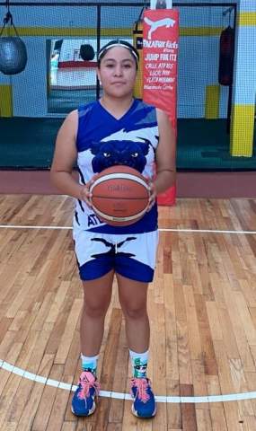 La joven que so&ntilde;&oacute; en la grada y hoy encesta desde la l&iacute;nea de tres